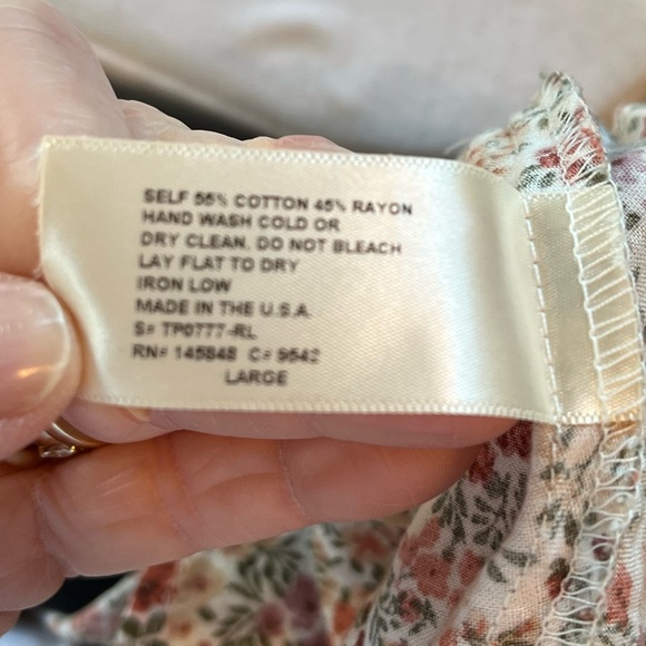 Roolee elastic waistband and wrist flowered blouse. - Picture 2 of 7